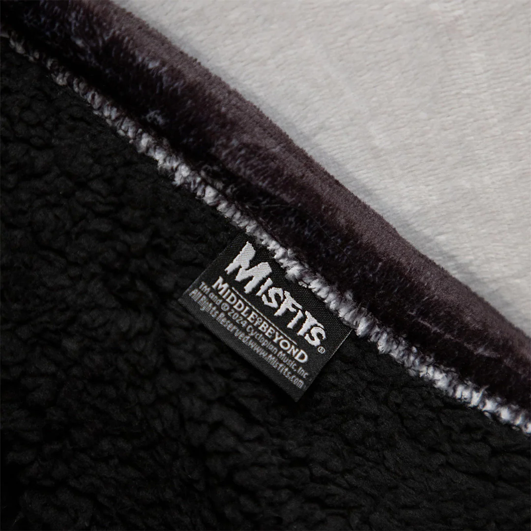 Misfits Fiend Fleece Throw Blanket - Image 3